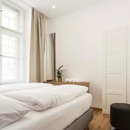 Luxury Apartment On Wenceslas Square Прага Екстер'єр фото
